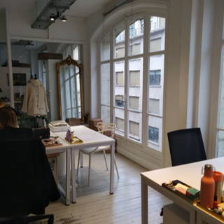 Bureau privé 22 m² 4 postes Coworking Rue Jean-Jacques Rousseau Paris 75001 - photo 4